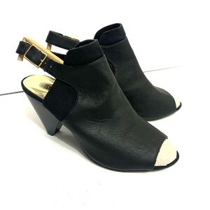 Black Cosmopolitan shoes size 9